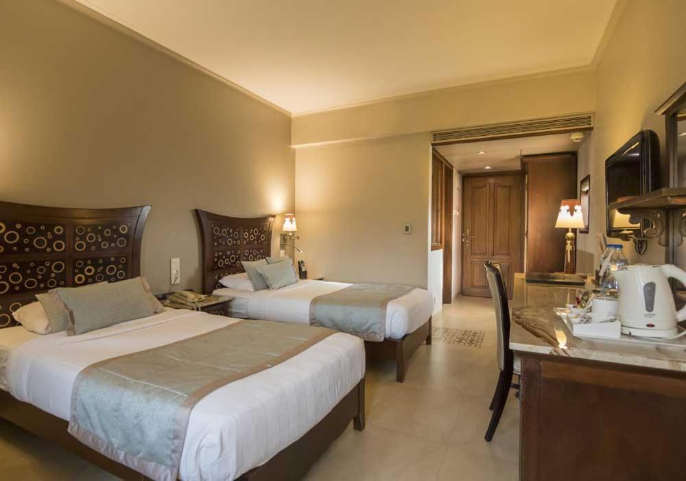 Sai Palace Hotel Mumbai Kültér fotó
