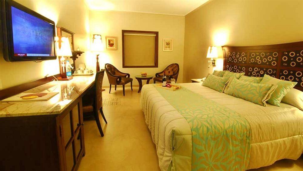 Sai Palace Hotel Mumbai Kültér fotó